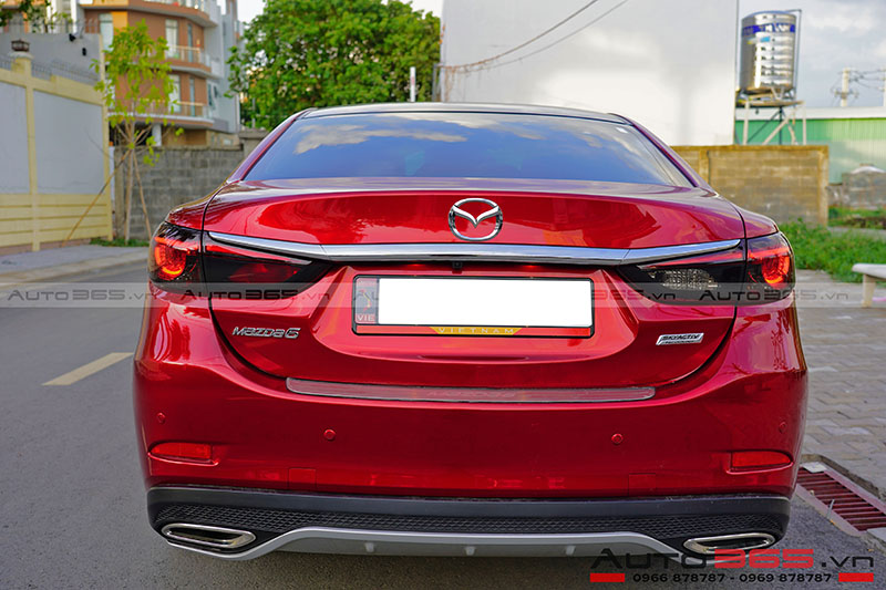 Mazda 6 nâng cấp lip chia pô kiểu Mercedes